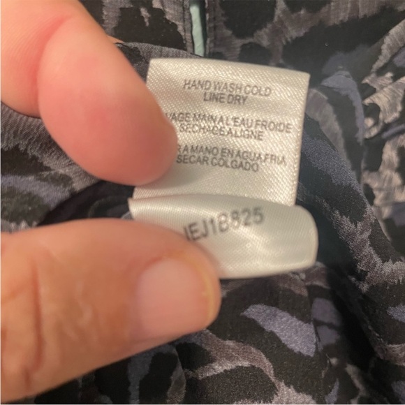 BCBG Sleeveless Blouse Sz M Womens 90’s Y2K Office Career Silk Staple Layer Top - Picture 5 of 8